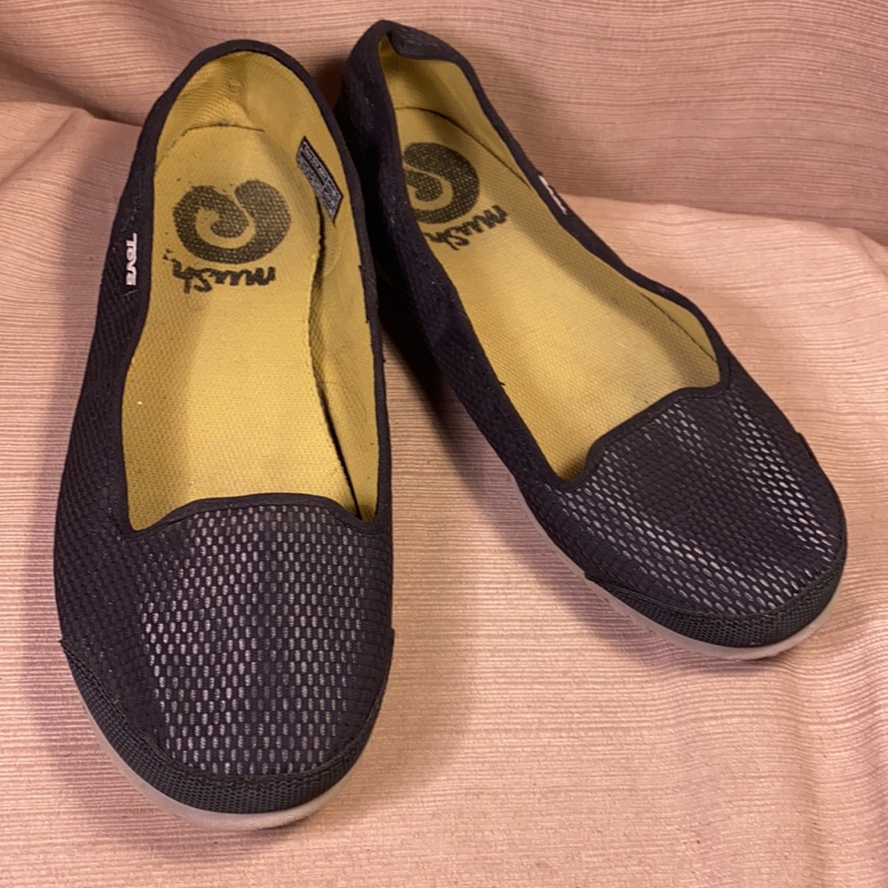 Teva almost NEW worn once super light slideins